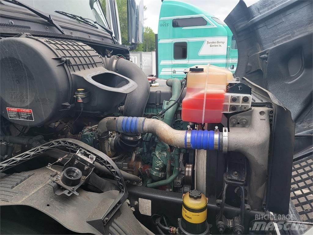 Volvo VNL64T780 Τράκτορες