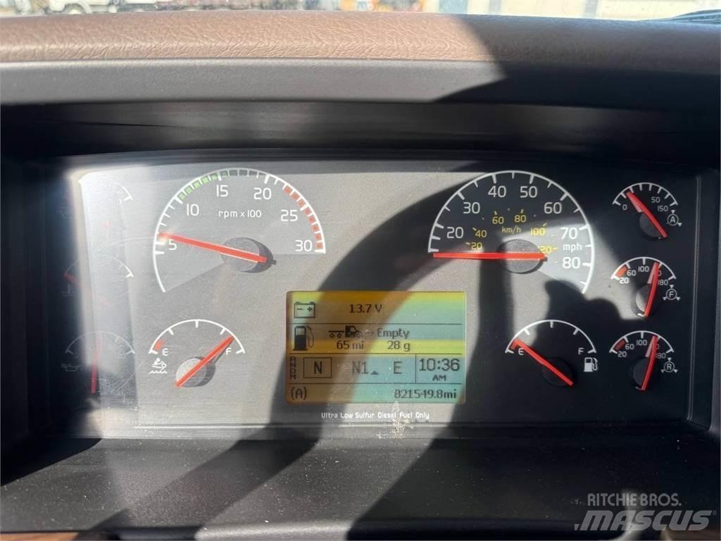 Volvo VNL670 Τράκτορες
