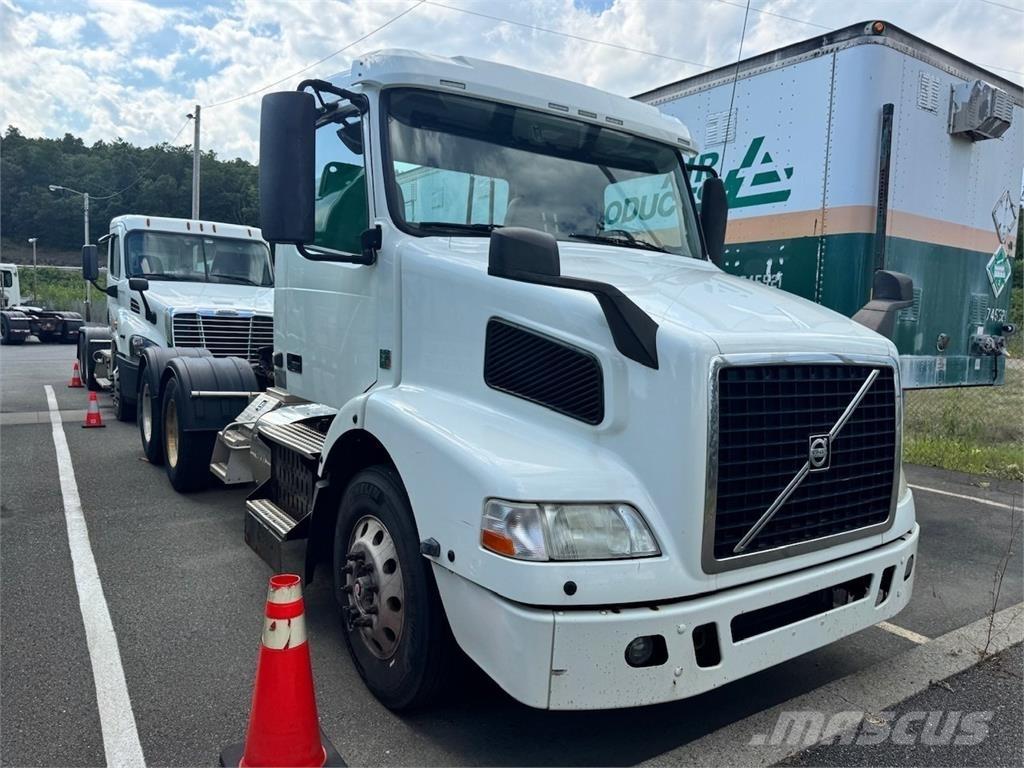 Volvo VNM64T200 Τράκτορες