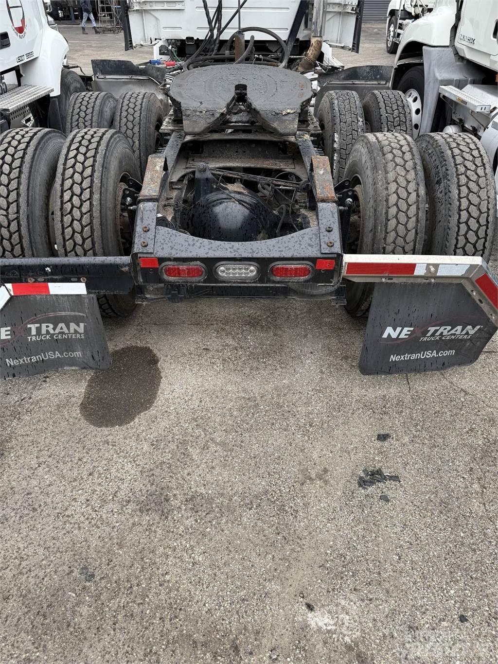Volvo VNR64T300 Τράκτορες