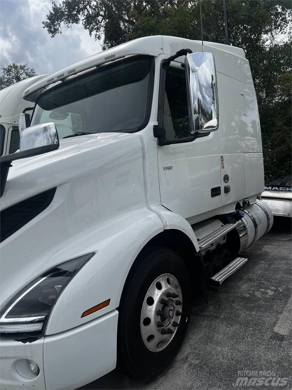 Volvo VNR64T640 Τράκτορες