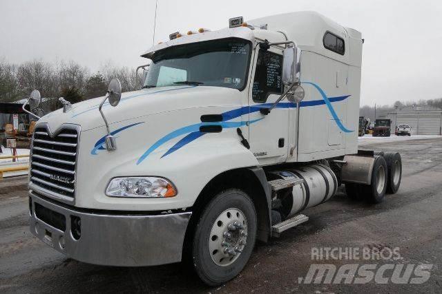 Mack CXU613 Τράκτορες