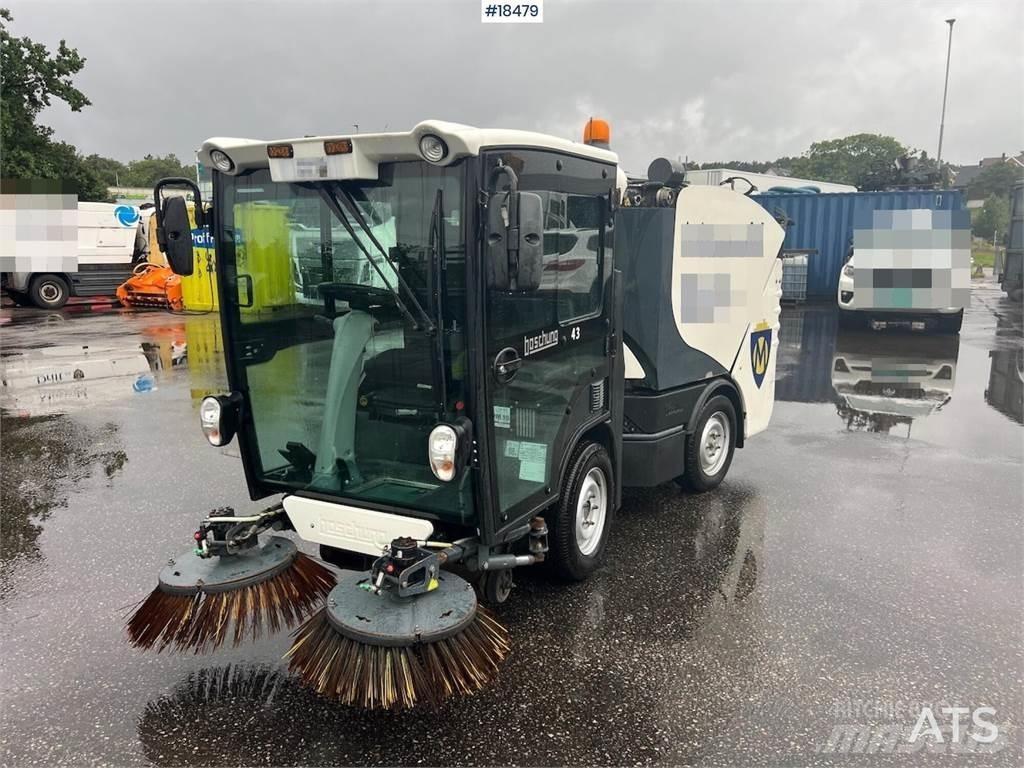 Boschung S2 sweeper Φορτηγά σκούπες