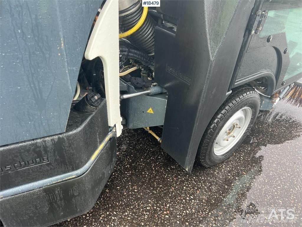 Boschung S2 sweeper Φορτηγά σκούπες