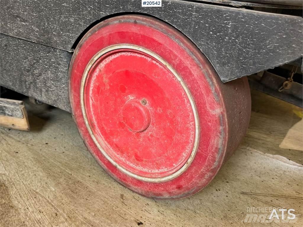 Comac Ultra 100 BS Κατασκευές - Άλλα