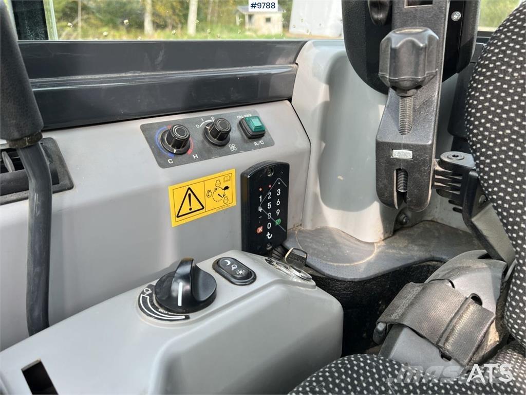 Komatsu PC55MR-5E0 Εκσκαφάκι (διαβολάκι) < 7t