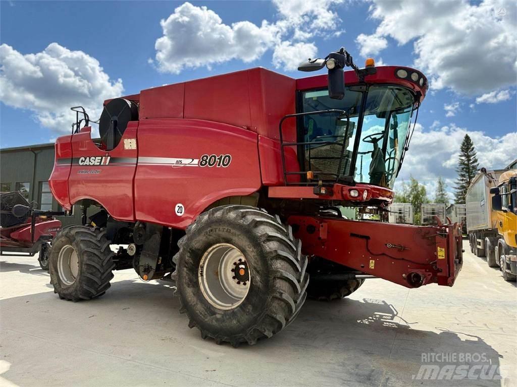 Case IH 8010 Θεριζοαλωνιστικές μηχανές