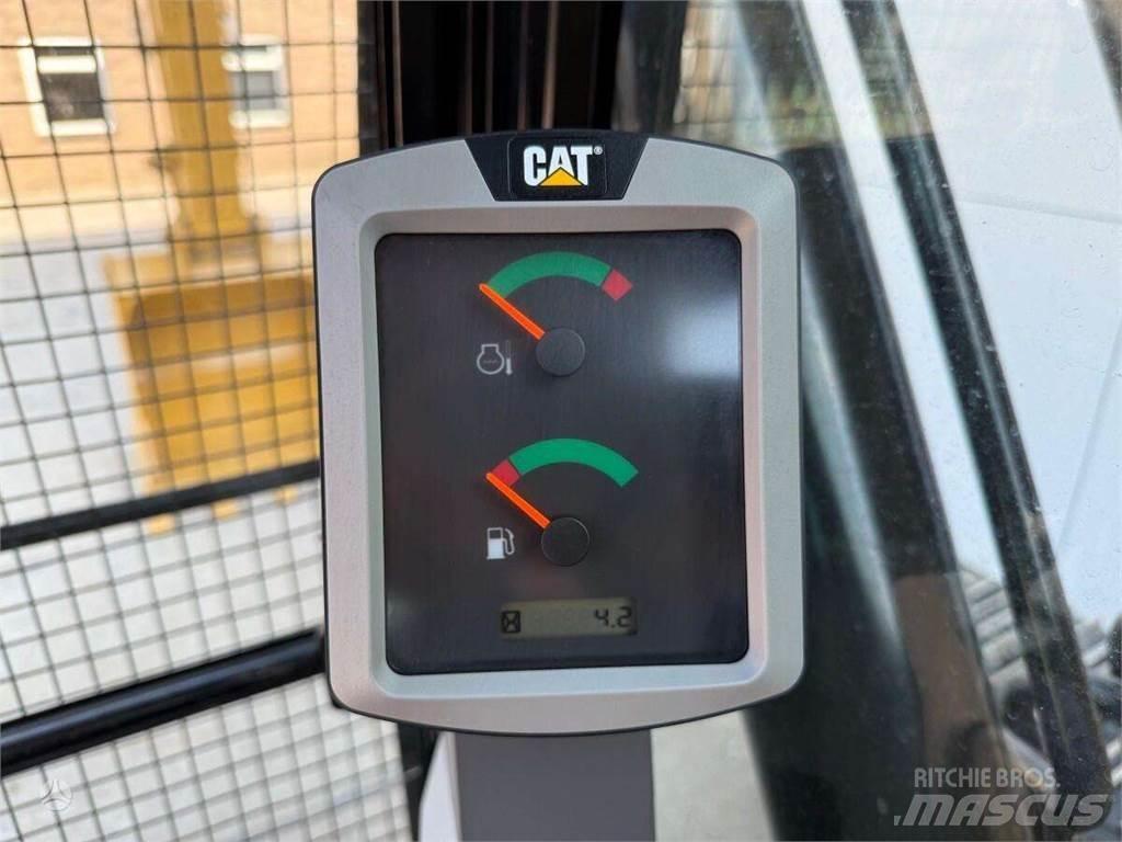 CAT 320D3 Εκσκαφείς με ερπύστριες