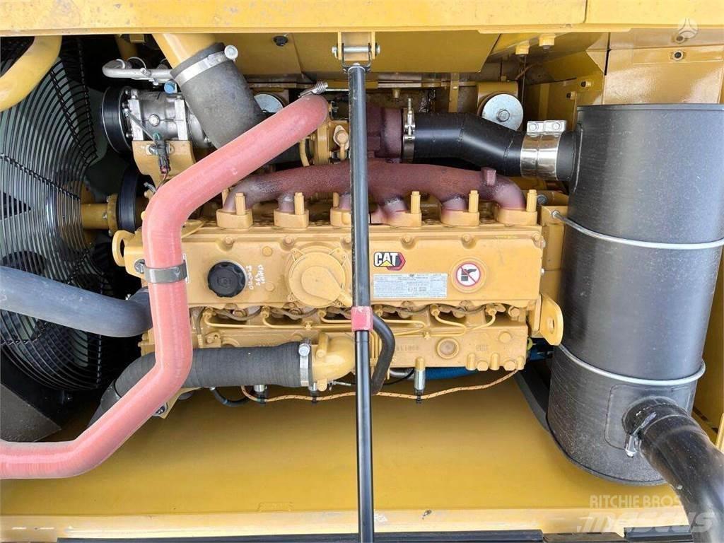 CAT 323D3 Εκσκαφείς με ερπύστριες