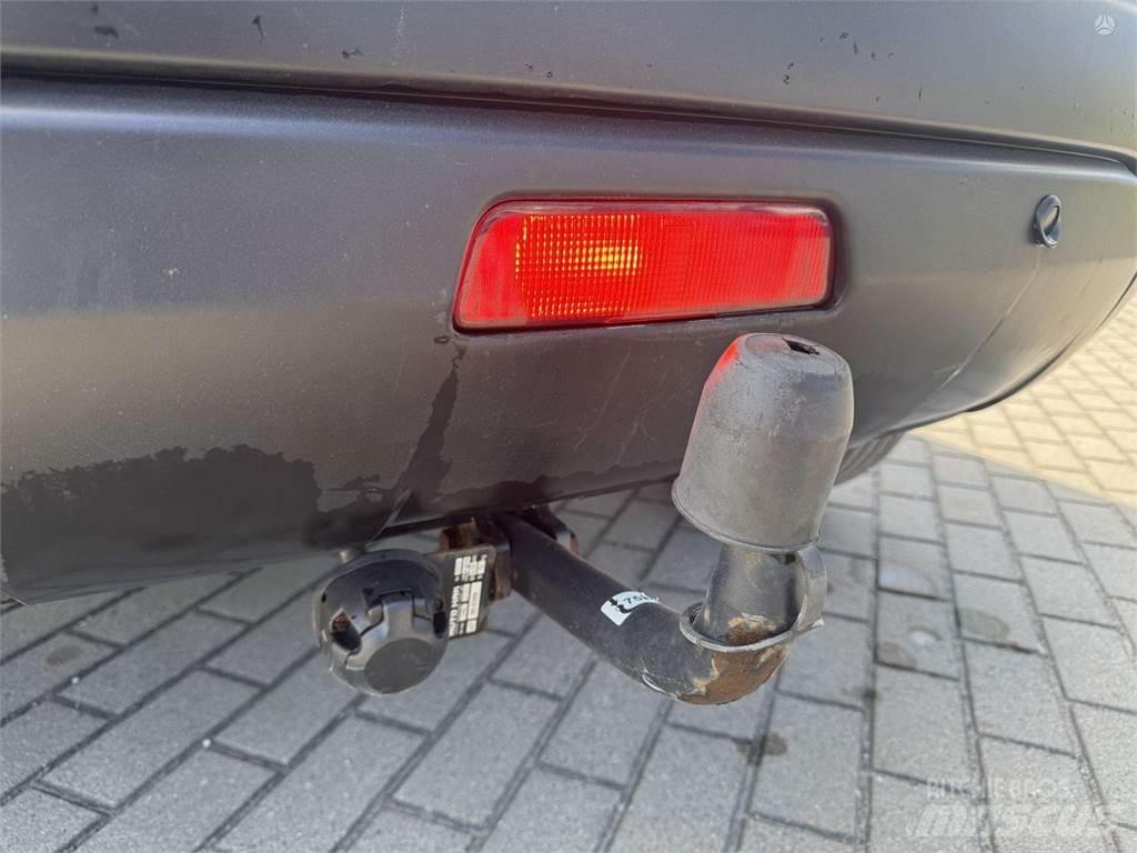 Nissan  Αυτοκίνητα