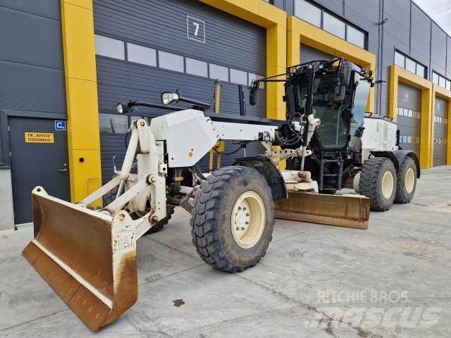 CAT 120AWD Γκρέιντερς
