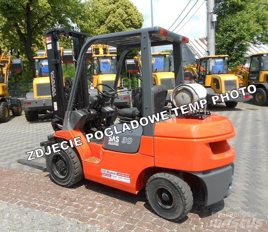 Toyota 02-7FGF30 Περονοφόρα ανυψωτικά κλαρκ με φυσικό αέριο LPG