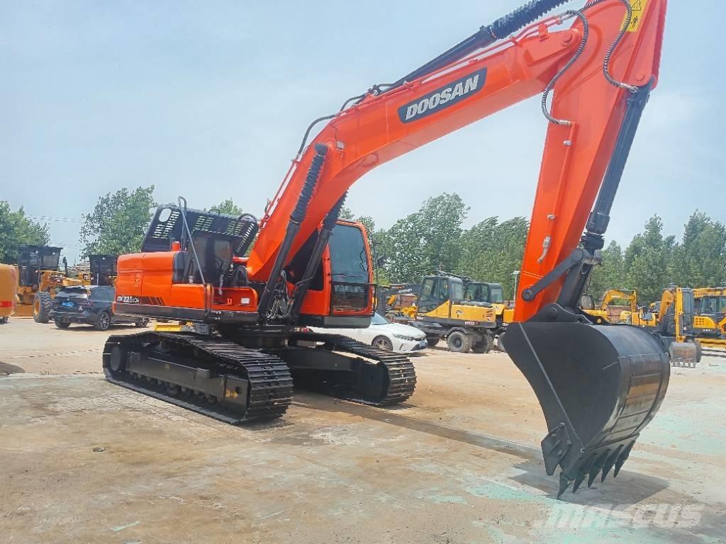 Doosan DX 225 Εκσκαφείς με ερπύστριες