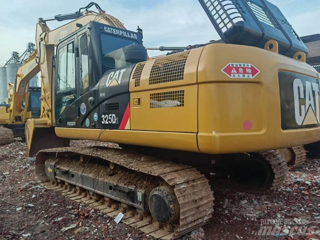 CAT 325 D2 Εκσκαφείς με ερπύστριες