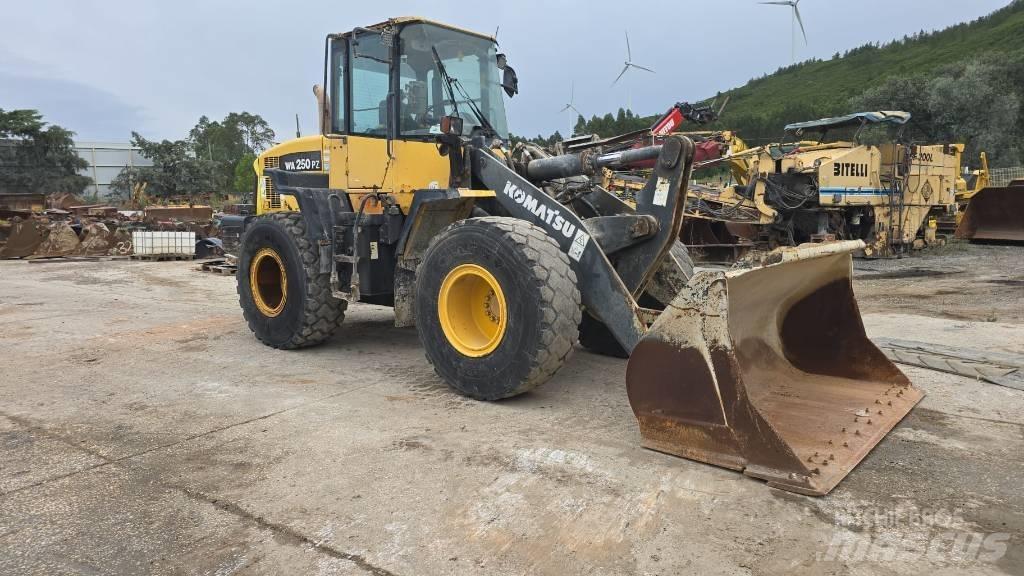 Komatsu WA 250 Φορτωτές με λάστιχα (Τροχοφόροι)