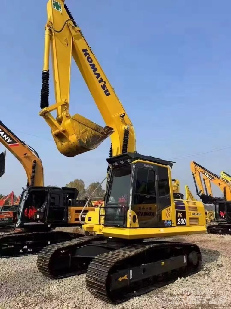 Komatsu PC 200 Εκσκαφείς με ερπύστριες