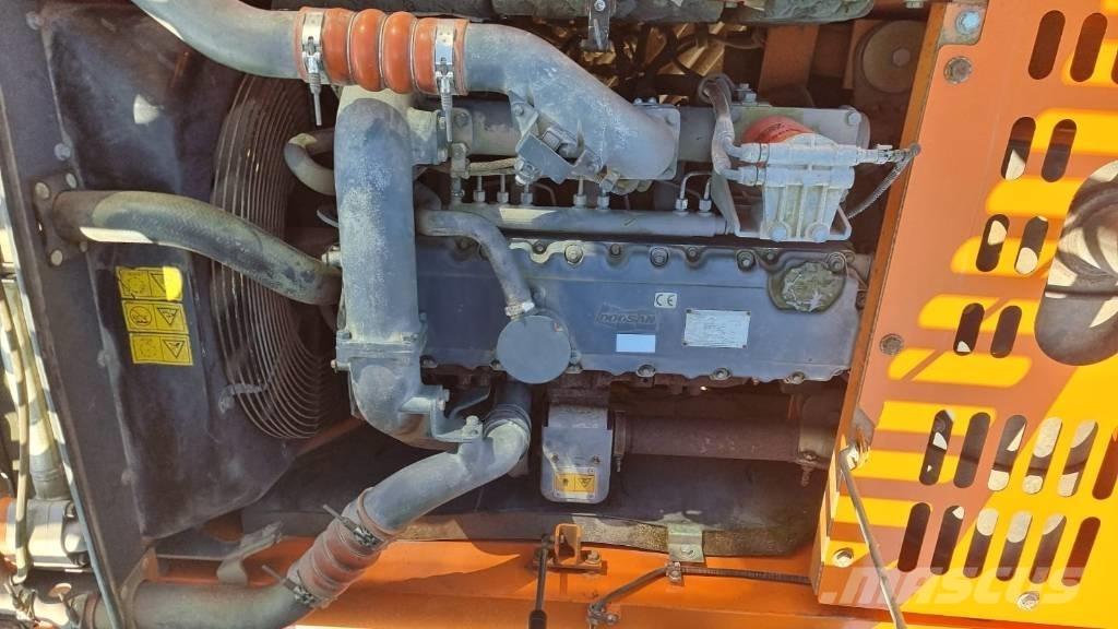 Doosan DX 225 Εκσκαφείς με ερπύστριες