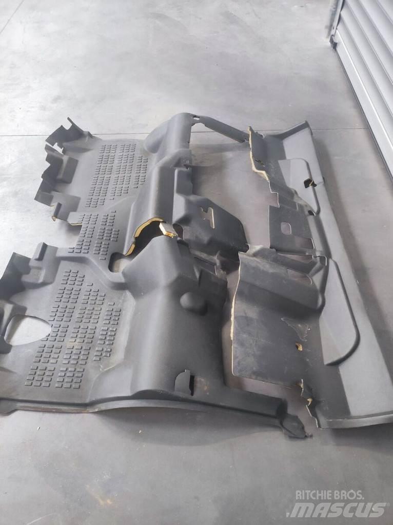 Nissan Floor Mat Καμπίνες και εσωτερικό