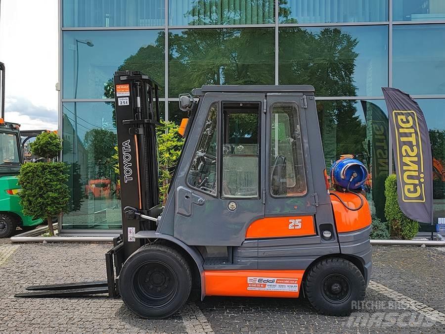 Toyota 6FG25 Περονοφόρα ανυψωτικά κλαρκ με φυσικό αέριο LPG