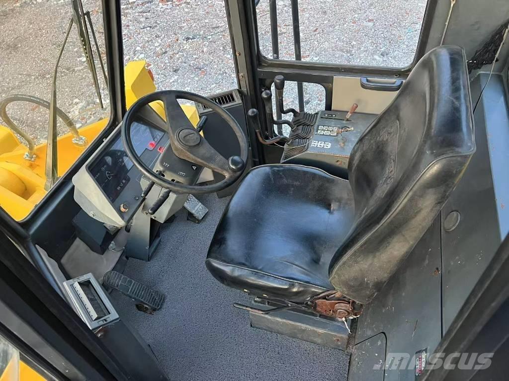 Komatsu WA 320-3 Φορτωτές με λάστιχα (Τροχοφόροι)