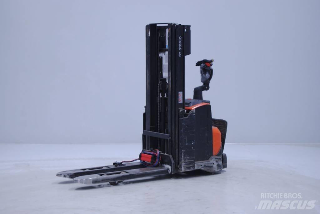 Toyota SWE140L Παλετοφόρα πεζού χειριστή με ιστό