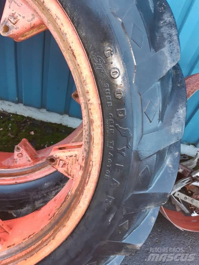 Goodyear 12.4-36 Ελαστικά και ζάντες