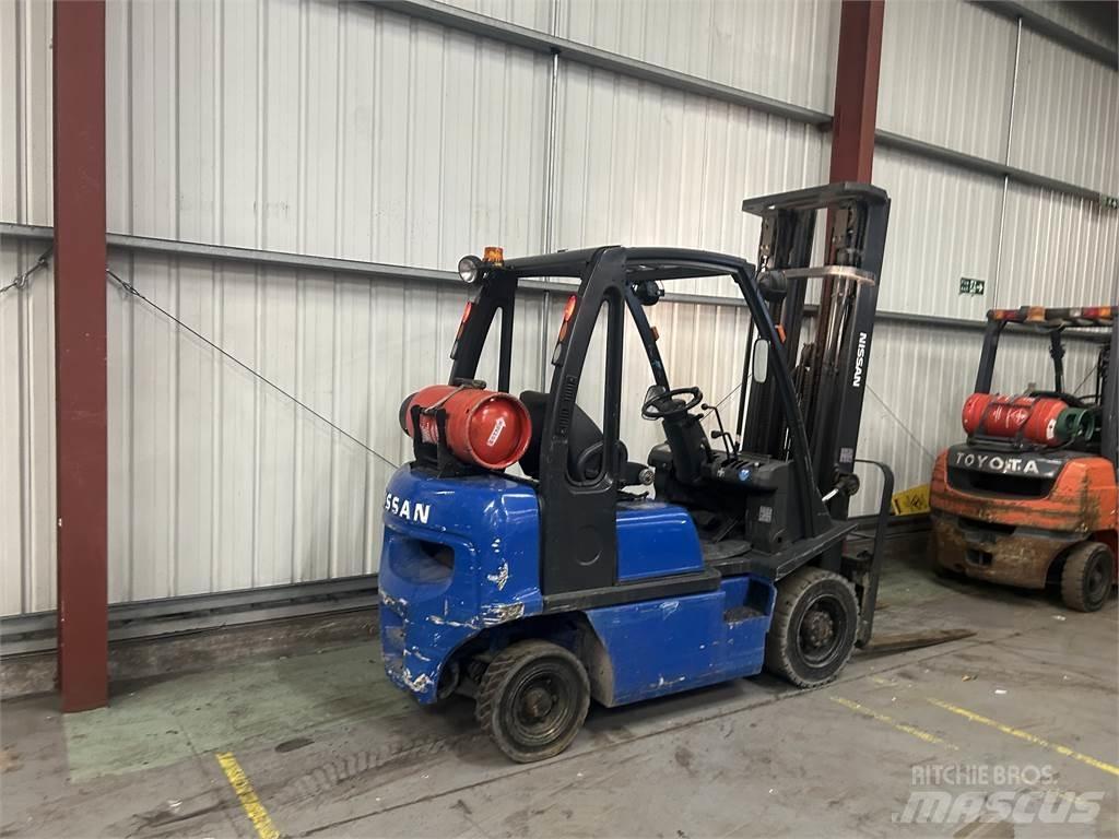 Nissan UD02A20PQ Περονοφόρα ανυψωτικά κλαρκ με φυσικό αέριο LPG