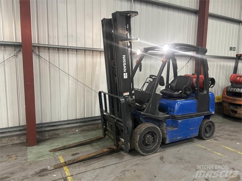 Nissan UD02A20PQ Περονοφόρα ανυψωτικά κλαρκ με φυσικό αέριο LPG