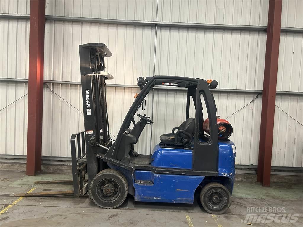 Nissan UD02A20PQ Περονοφόρα ανυψωτικά κλαρκ με φυσικό αέριο LPG