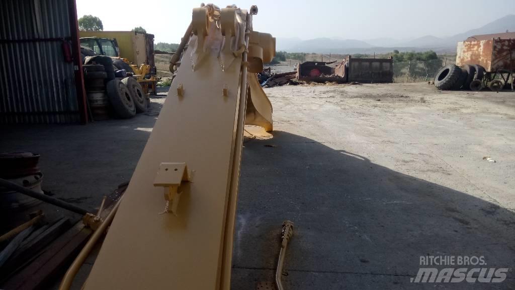 CAT 245 Μπούμες και κουτάλες