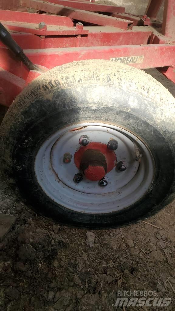 Moreau 3 DENTS Καλλιεργητικές μηχανές κατά γραμμές