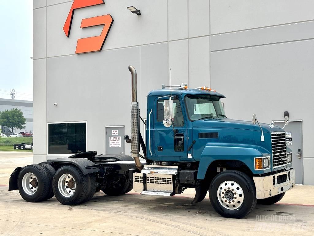 Mack Pinnacle Τράκτορες