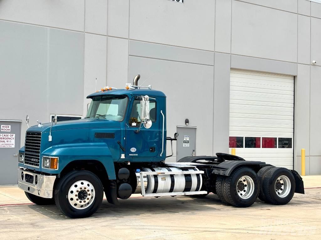 Mack Pinnacle Τράκτορες