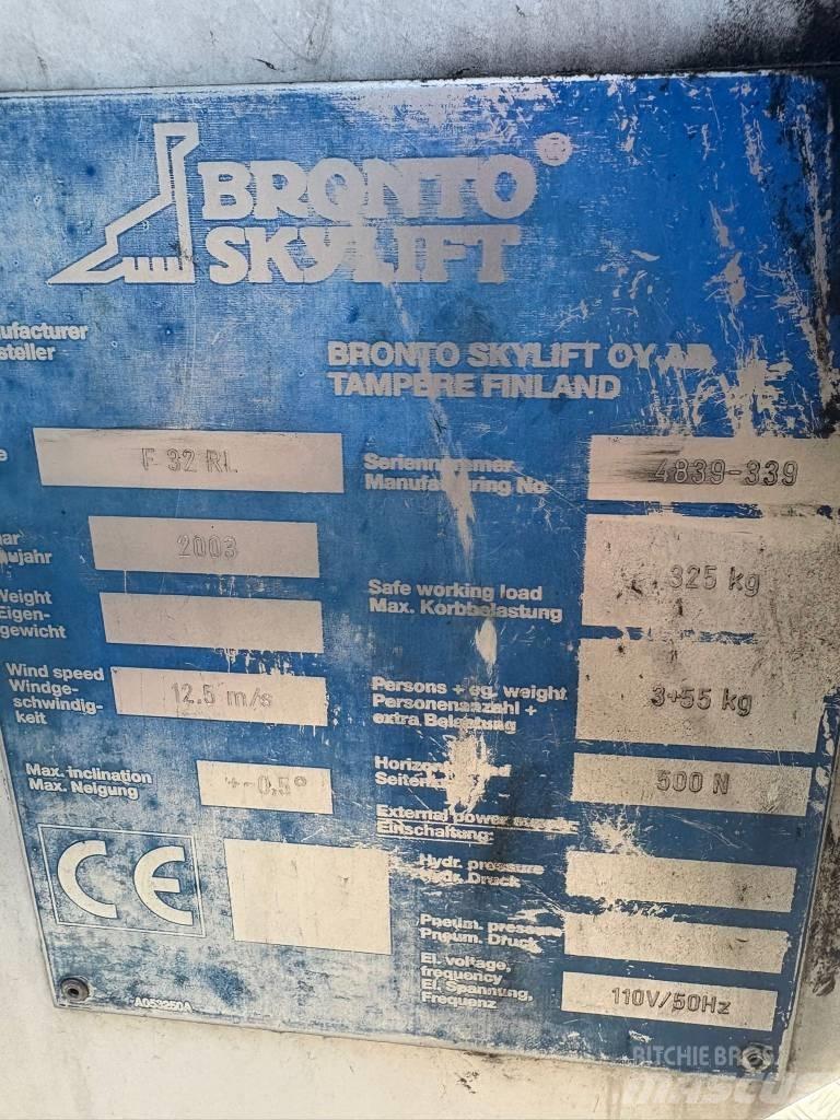 Bronto F32 RL Εναέριες πλατφόρμες τοποθετημένες σε φορτηγό