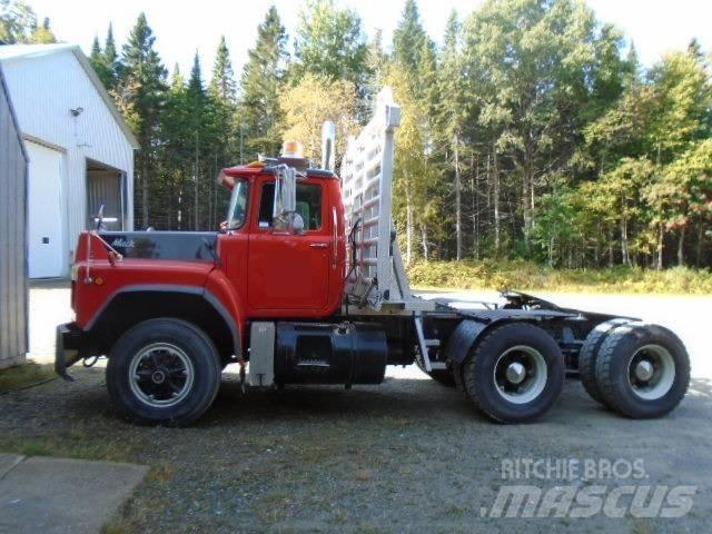 Mack RB 688 S Τράκτορες