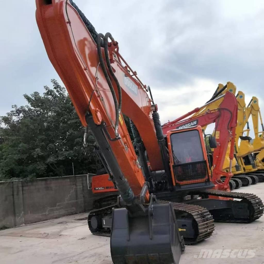 Doosan DX 300 Εκσκαφείς με ερπύστριες