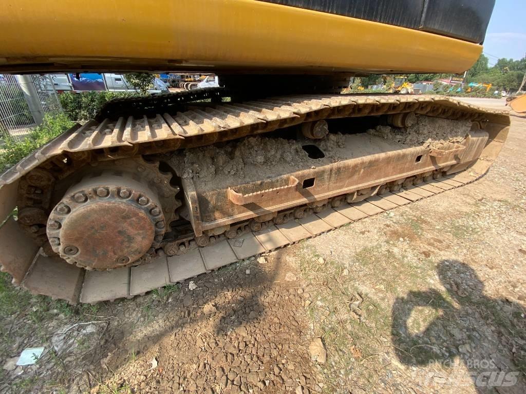 CAT 324D Εκσκαφείς με ερπύστριες