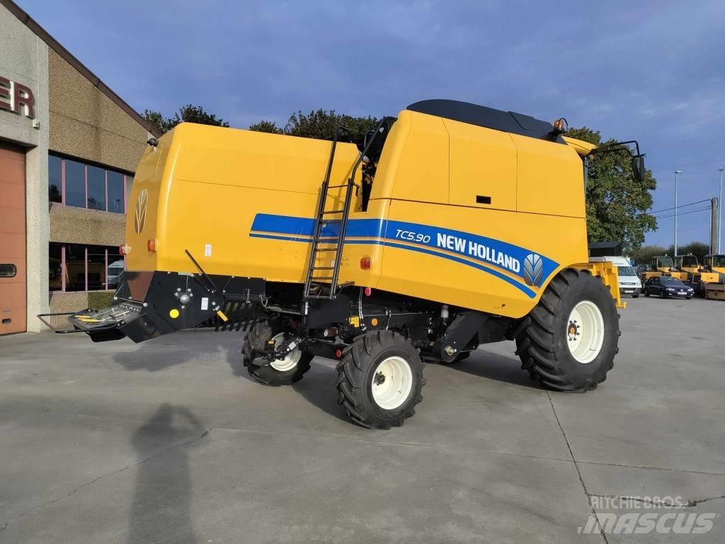 New Holland TC 5.90 Θεριζοαλωνιστικές μηχανές