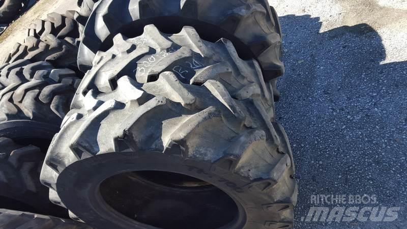  Pneus 300/70R20 Ελαστικά και ζάντες