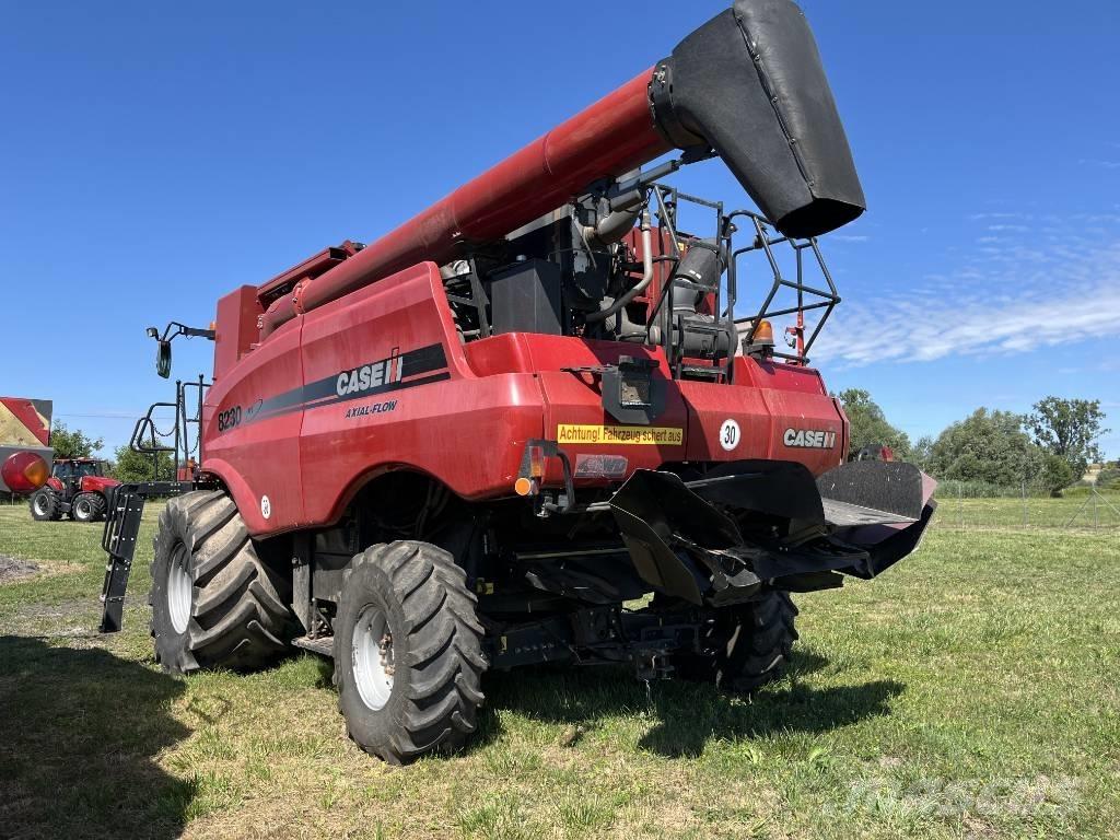 Case IH AF 8230 Θεριζοαλωνιστικές μηχανές