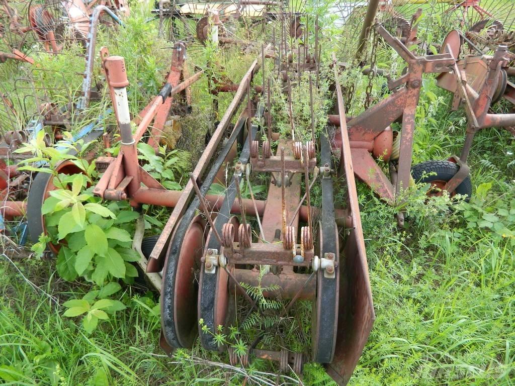 PZ 2400 Τσουγκράνες και χορτοξηραντικές μηχανές