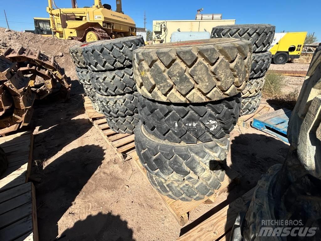 Bobcat 12x16.5 Tires Ελαστικά και ζάντες