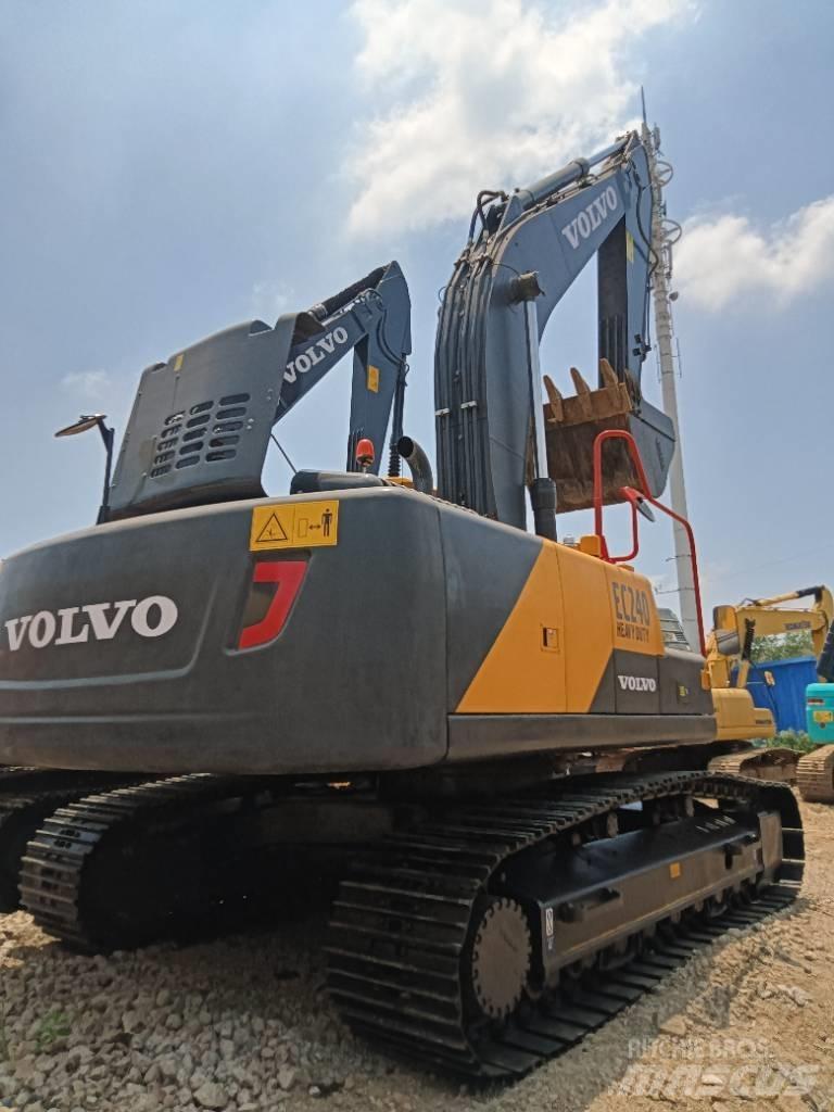 Volvo EC 240 Εκσκαφείς με ερπύστριες