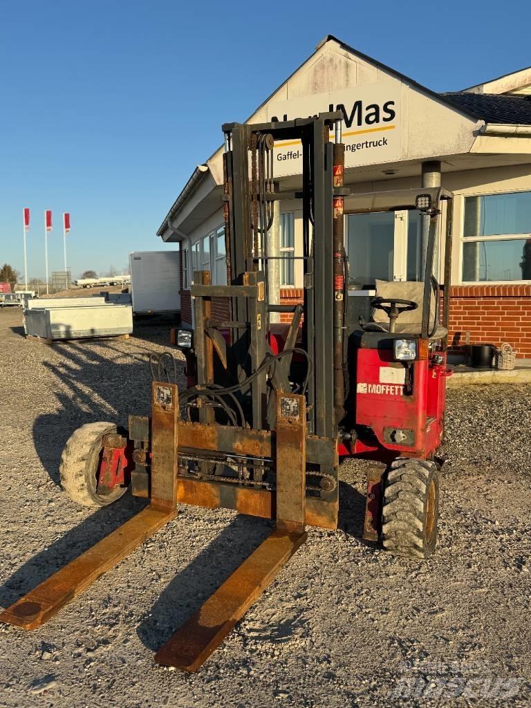 Moffett M4 25.3 Πετρελαιοκίνητα Κλαρκ