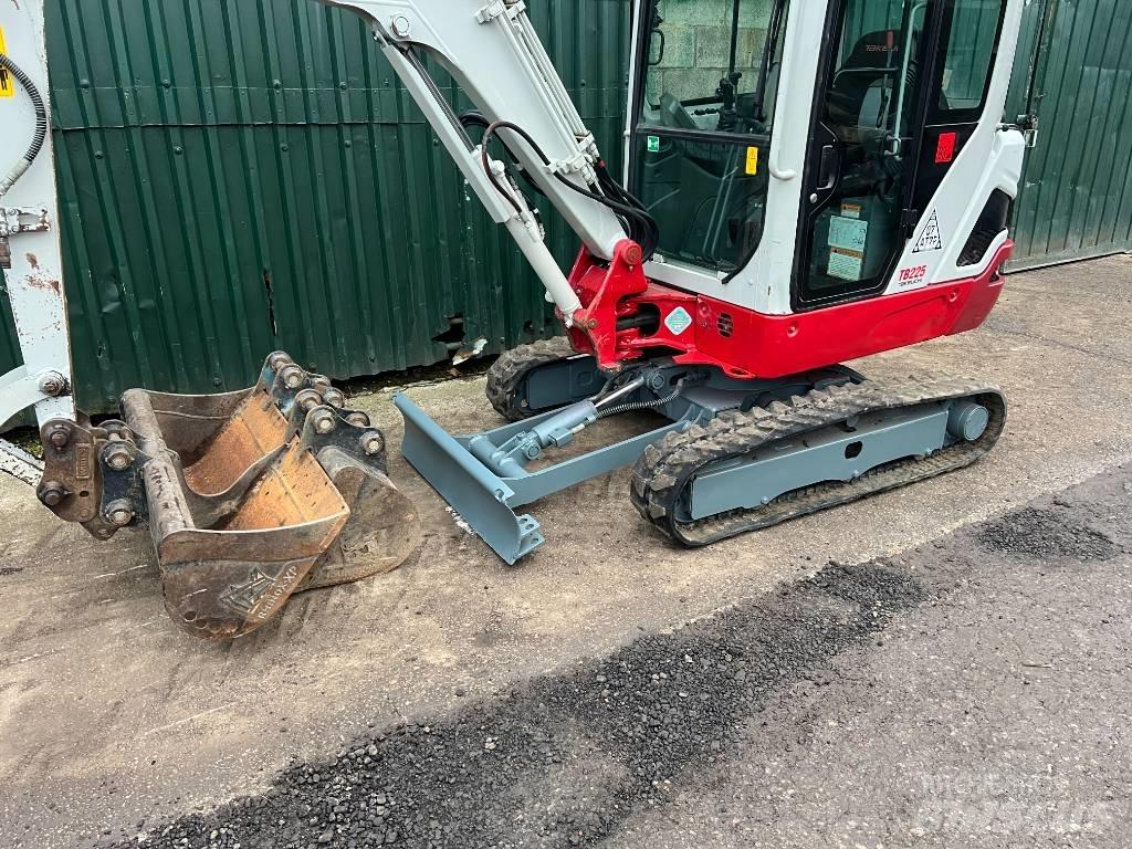 Takeuchi TB225 Εκσκαφάκι (διαβολάκι) < 7t