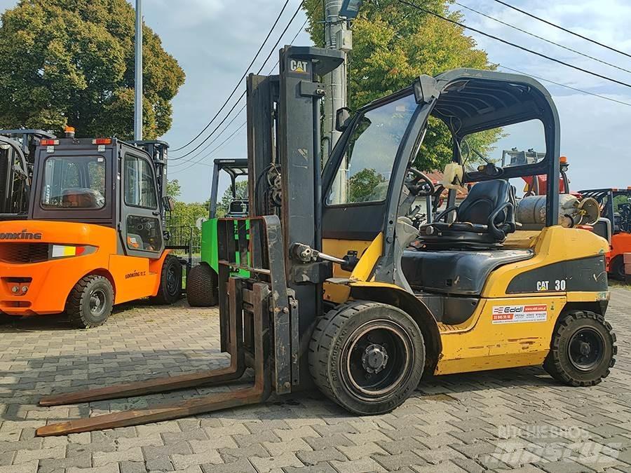 CAT GP30N Περονοφόρα ανυψωτικά κλαρκ με φυσικό αέριο LPG