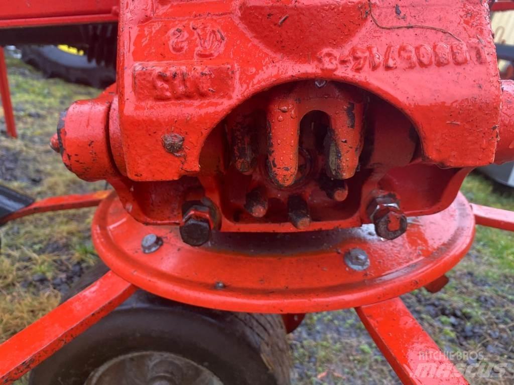 Kuhn GF8702 Τσουγκράνες και χορτοξηραντικές μηχανές