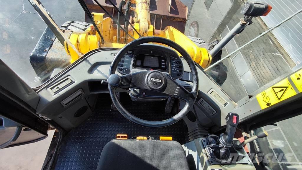 Komatsu WA 270-3 Φορτωτές με λάστιχα (Τροχοφόροι)