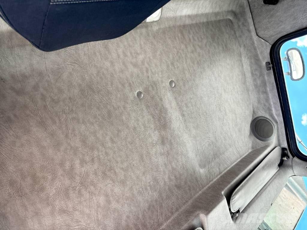 Kenworth T 300 Τράκτορες