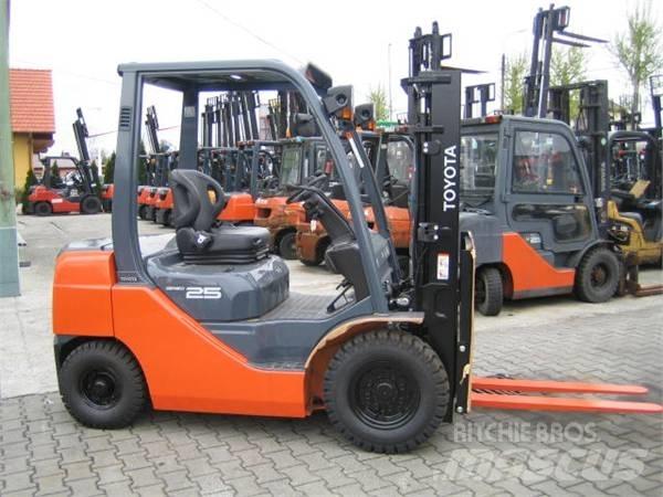 Toyota 02-8FG25 Περονοφόρα ανυψωτικά κλαρκ με φυσικό αέριο LPG